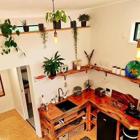 Hotel Adventurer'S Chest - Pohutukawa à Hotwater Beach Extérieur photo